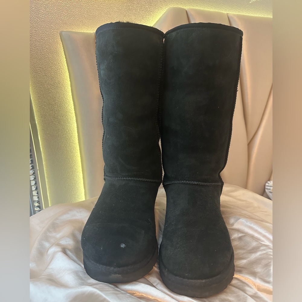 Black ugg boots